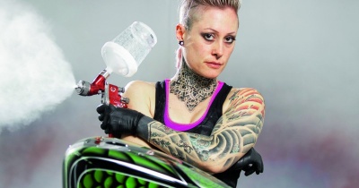 Simona Marchi: di moto, tatuaggi e pole dance