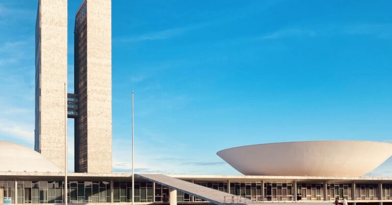 Disavventure latine. Brasilia, persa nel tempo