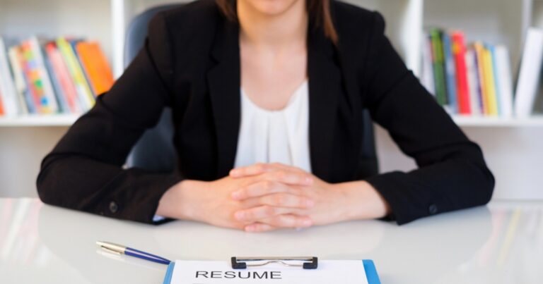 Cerco lavoro e sono incinta. Devo dirlo?