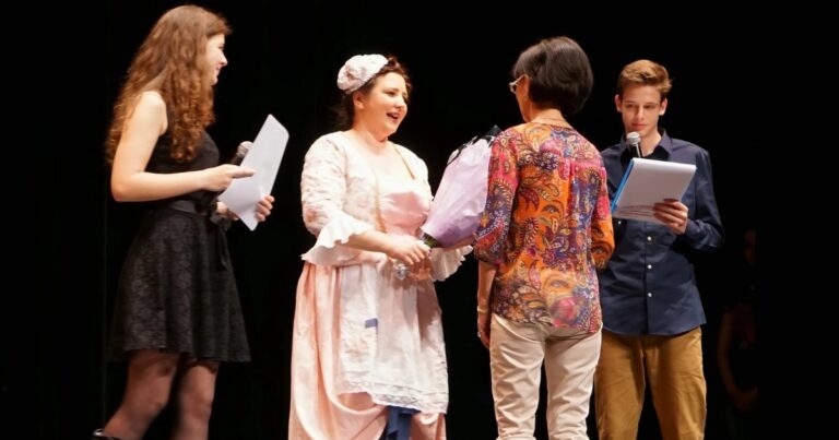 Dietro le quinte del teatro amatoriale della Svizzera italiana